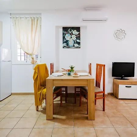 Velilla Apartment *